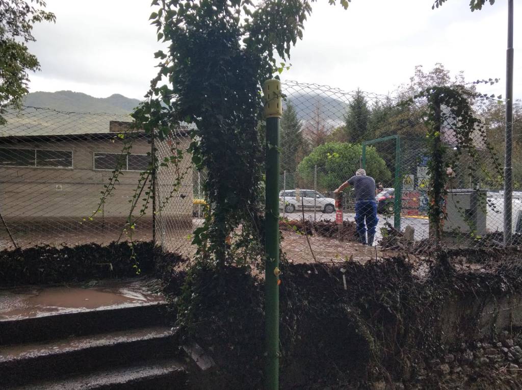 L'esondazione del Boesio all'altezza della conceria Fraschini di Brenta