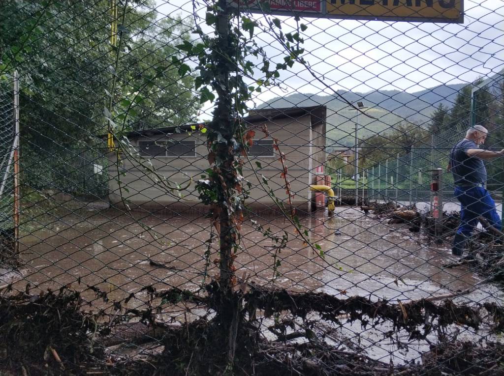 L'esondazione del Boesio all'altezza della conceria Fraschini di Brenta