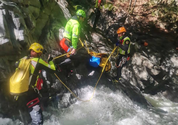 ritrovamento corpo torrente molinera maccagno