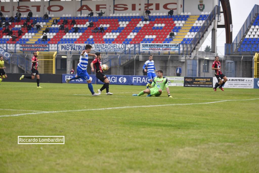 Calcio, Pro Patria - Lucchese