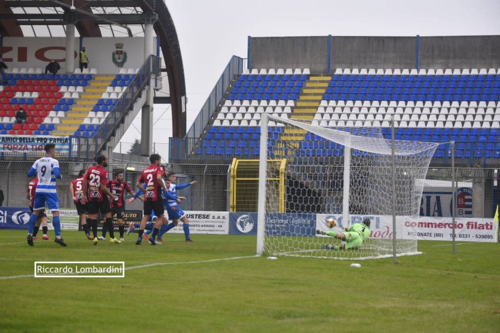 Calcio, Pro Patria - Lucchese