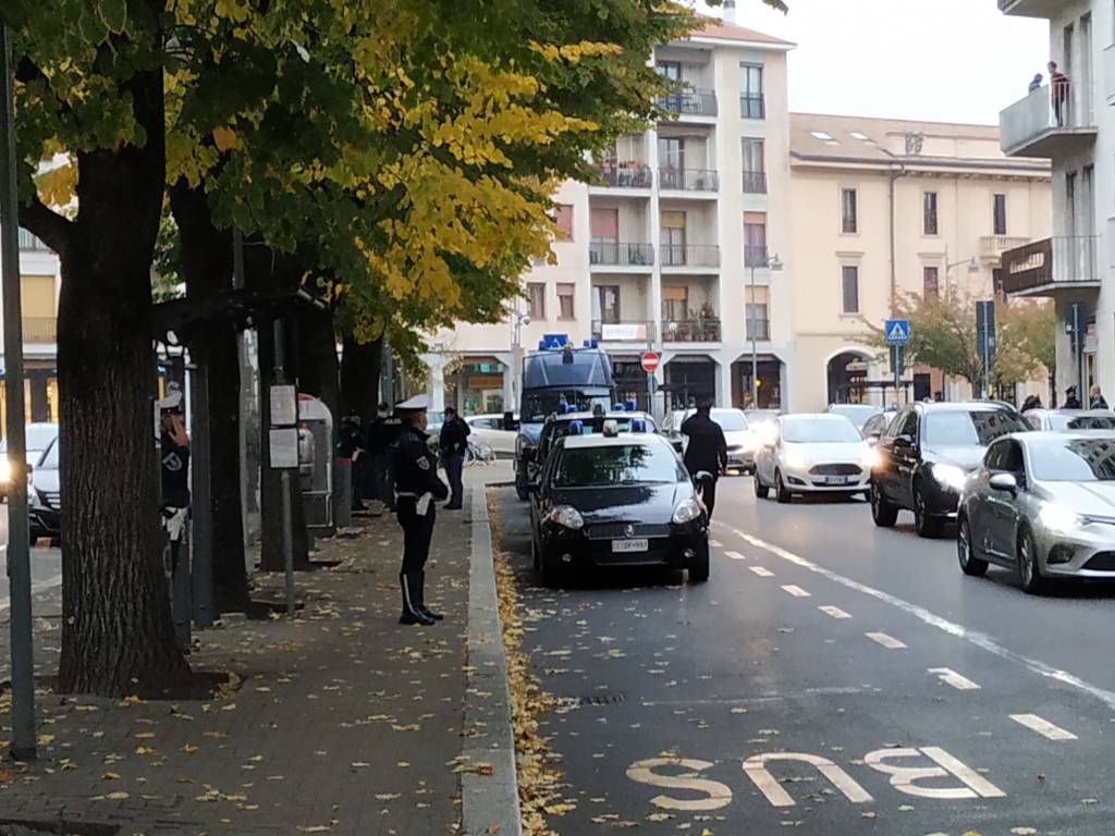 Saronno, il Collettivo Adespota protesta contro sgomberi e coprifuoco