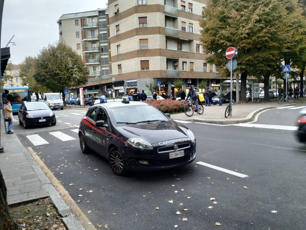 Saronno, il Collettivo Adespota protesta contro sgomberi e coprifuoco