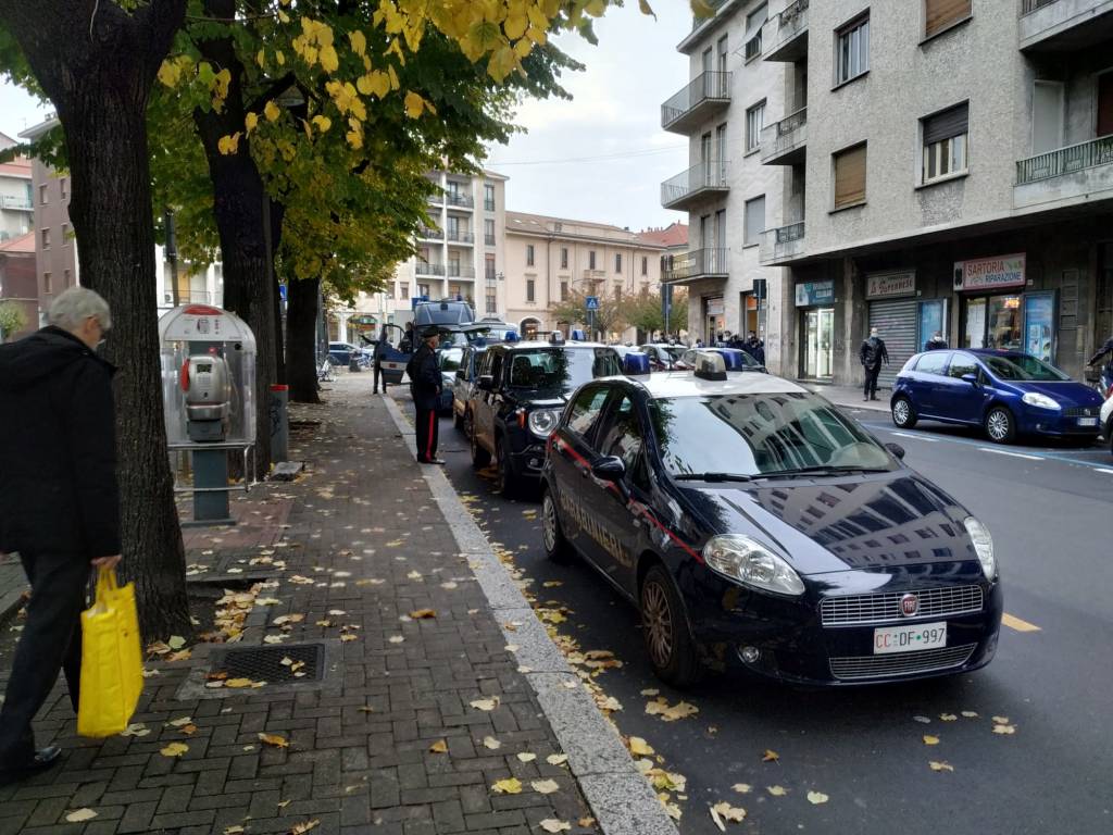 Saronno, il Collettivo Adespota protesta contro sgomberi e coprifuoco