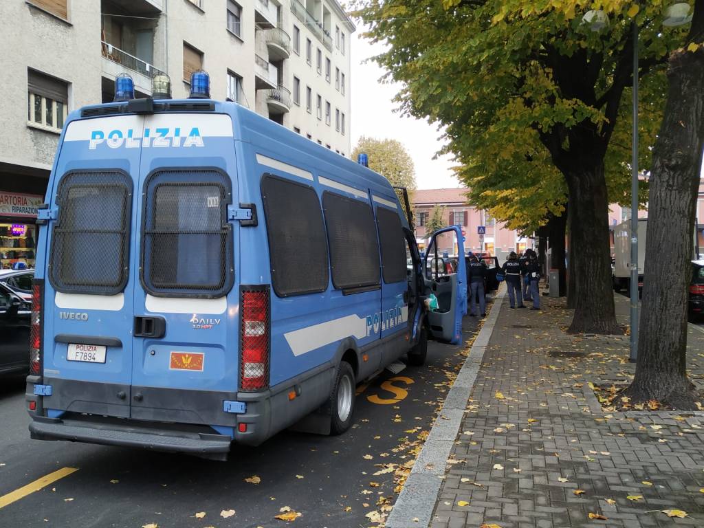 Saronno, il Collettivo Adespota protesta contro sgomberi e coprifuoco