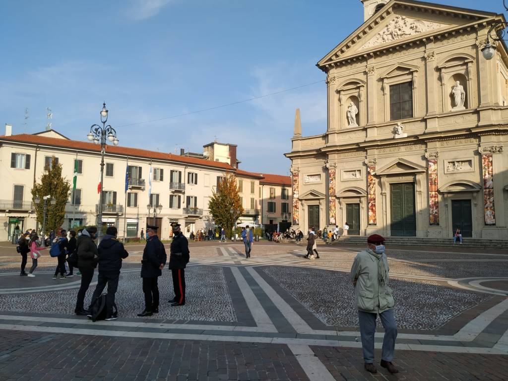 Saronno, piazza vuota per la manifestazione contro il Governo