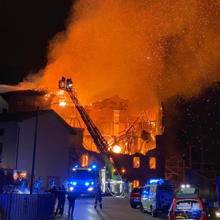 Canton Ticino, le fiamme distruggono il Mulino di Maroggia