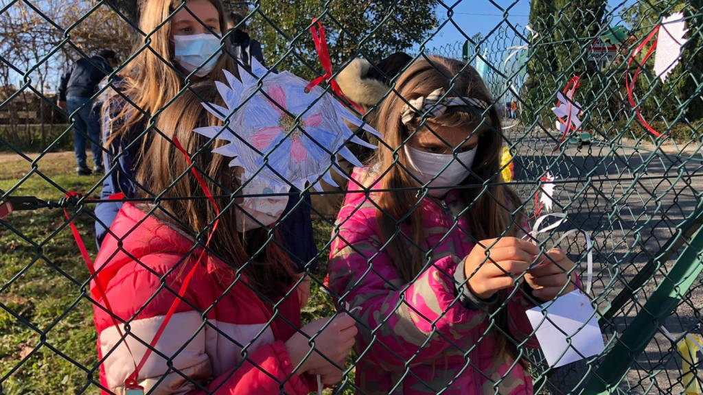 Fiori a scuola contro la violenza sulle donne