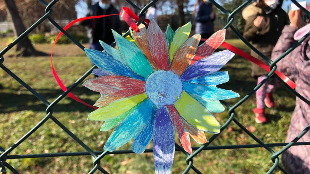 Fiori a scuola contro la violenza sulle donne