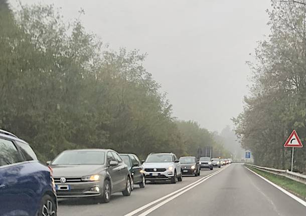 Il cantiere all'uscita dell'autostrada A8 di Varese