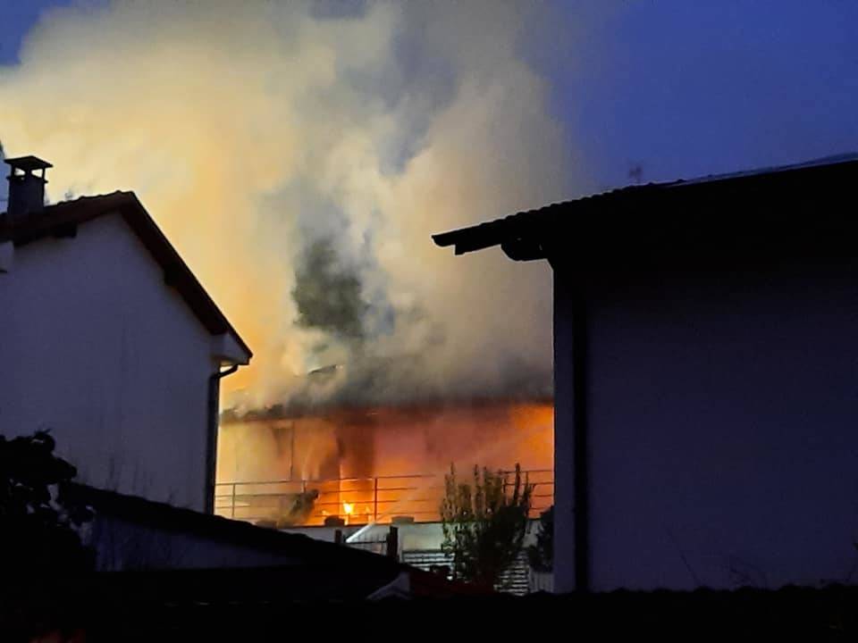 Incendio a Ceriano Laghetto: in fiamme due auto e un'abitazione