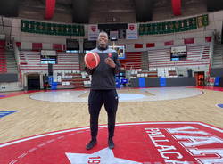 jalen jones basket pallacanestro varese