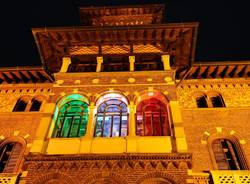 Villa Montevecchio illuminata con il tricolore