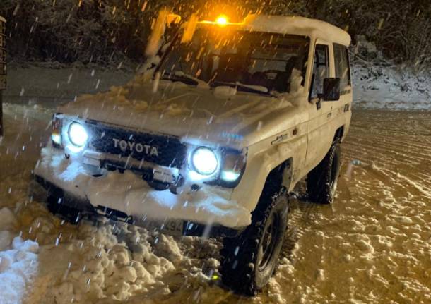 Jerago con Orago, la protezione civile e il varese4x4  collaborano per superare l\'emergenza neve