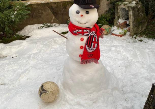 Il derby dei pupazzi di neve a Busto Arsizio