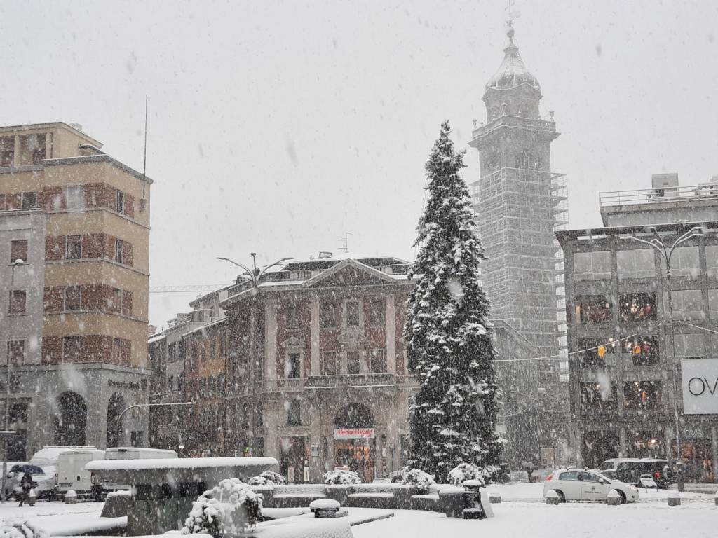 La neve a Varese, da piazza Monte Grappa al Sacro Monte