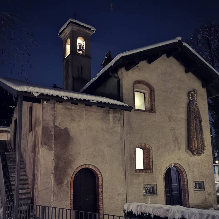 La neve dà vita al presepe del gruppo storico Sant Antoni da Saronn 