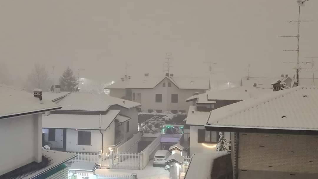 La neve imbianca i Comuni del Saronnese