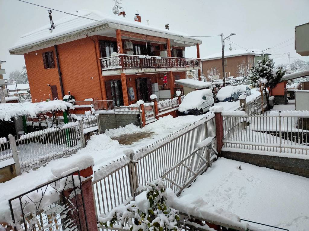 La neve imbianca i Comuni del Saronnese