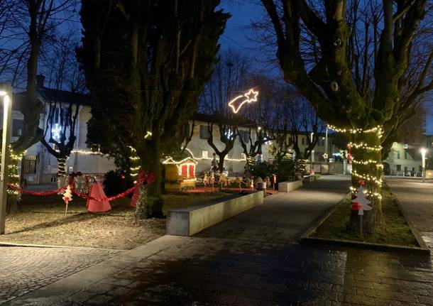 Luci e decorazioni di Natale a Mezzana e Lazzaretto