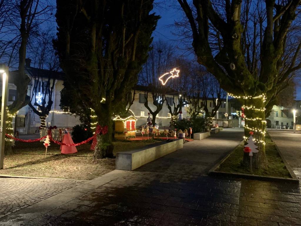 Luci e decorazioni di Natale a Mezzana e Lazzaretto