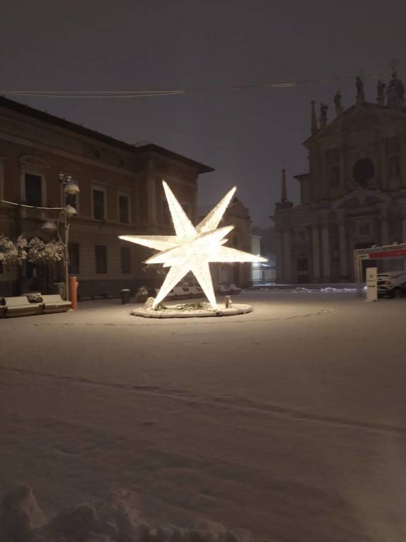 piazza san giovanni busto arsizio natale notte neve 