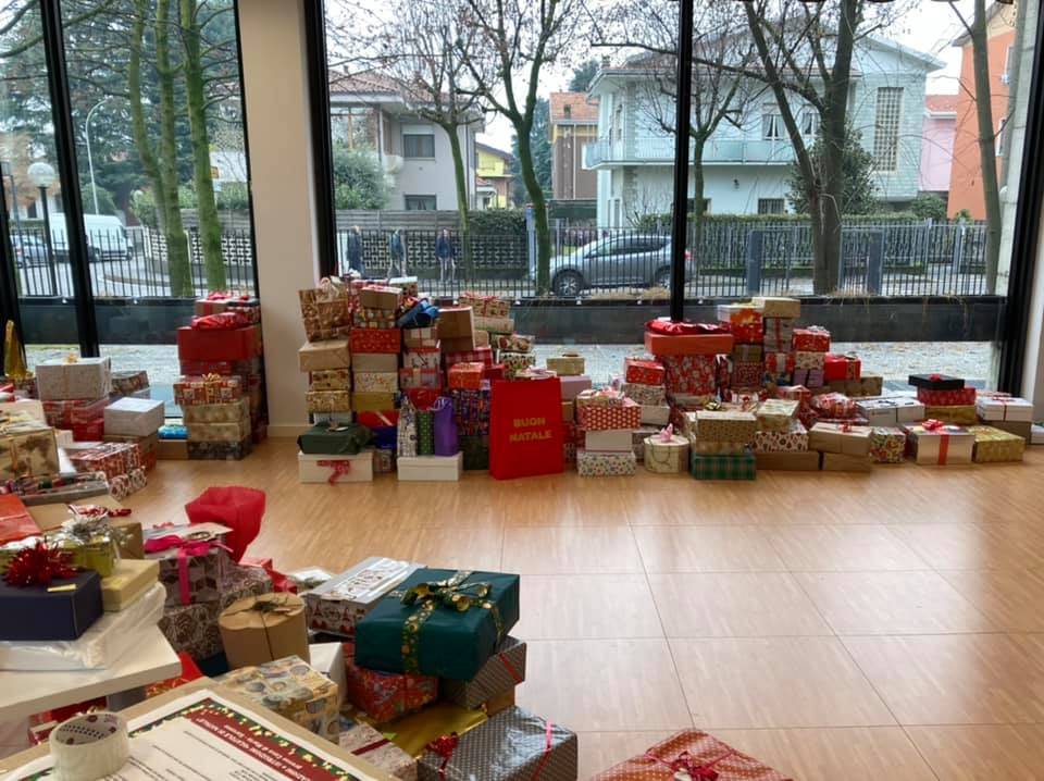 Scatole di Natale: a Saronno Casa di Marta ha raccolto 2400 doni solidali per i bisognosi