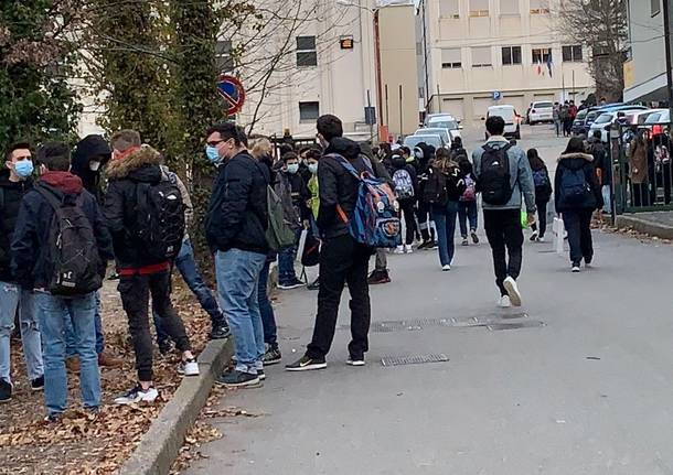 Tradate - Ritorno a scuola in presenza 27 gennaio 2021