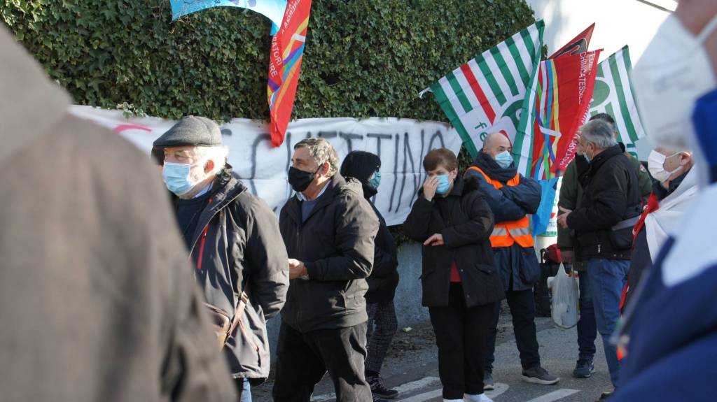 Chiusura Henkel di Lomazzo, i lavoratori: "Toglierci il lavoro significa toglierci la dignità"