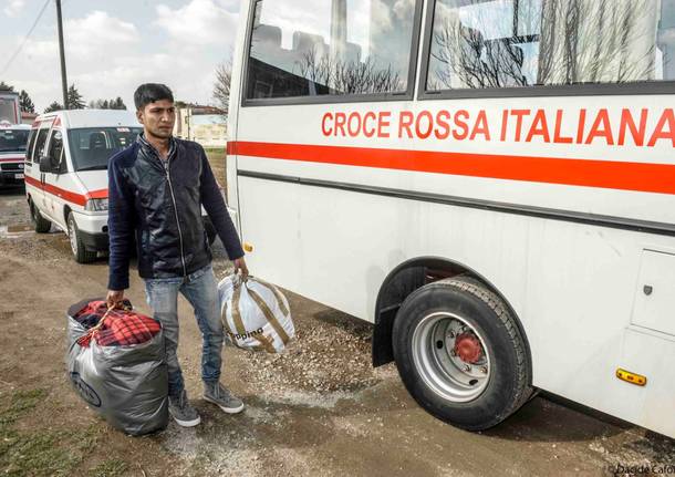 ecco l'uomo foto davide caforio senza tetto busto arsizio