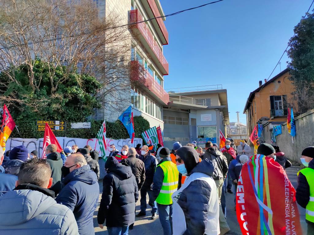 Henkel di Lomazzo, sciopero davanti all'azienda