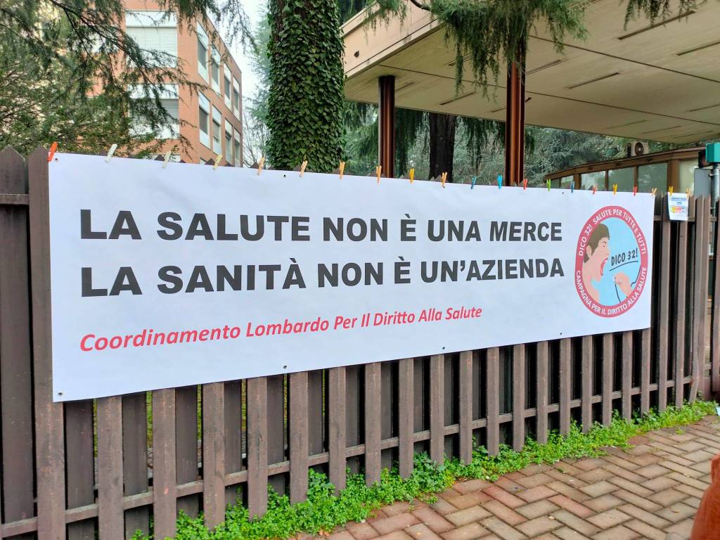 In piazza per difendere l'ospedale di Saronno