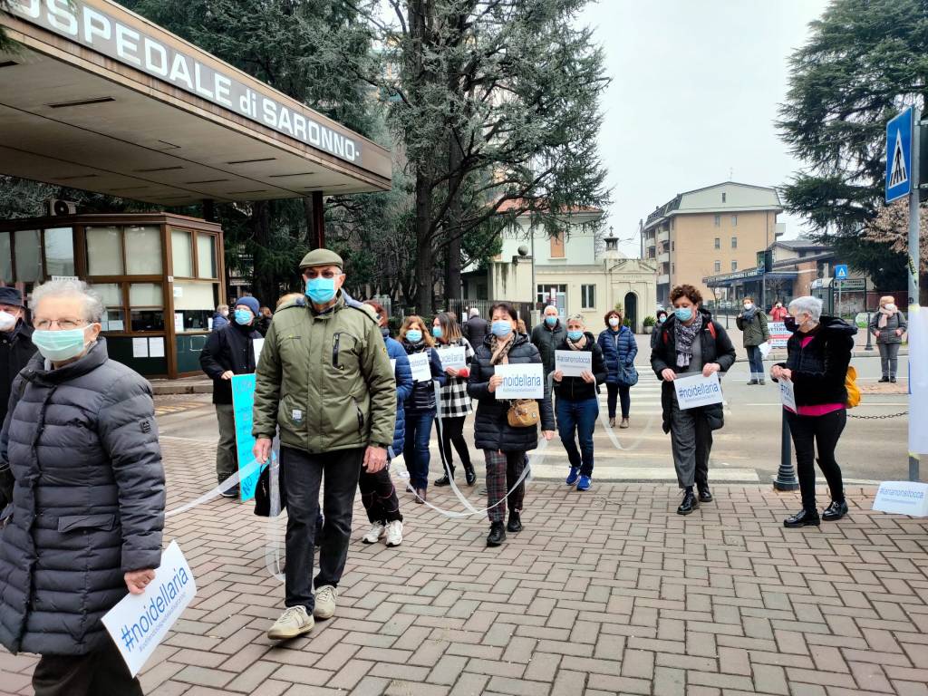 In piazza per difendere l'ospedale di Saronno