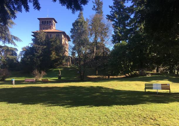 Il parco delle panchine colorate a Samarate