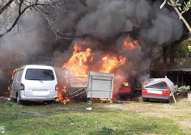 Macchine in fiamme a Brenta