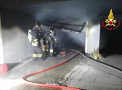 Fiamme in un garage a Malnate