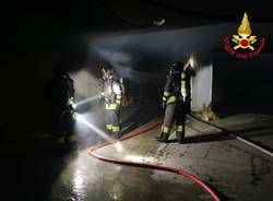 Fiamme in un garage a Malnate