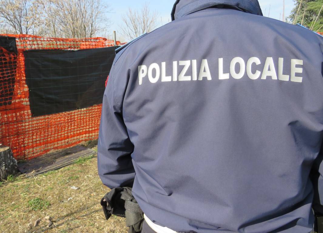 Pollaio nell'ex Pensotti di Legnano - Sgombero della Polizia Locale 