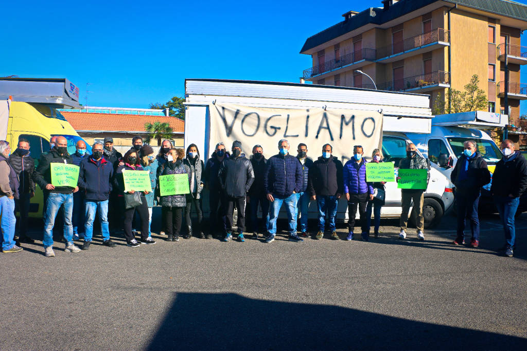 Ambulanti in protesta al mercato di Parabiago