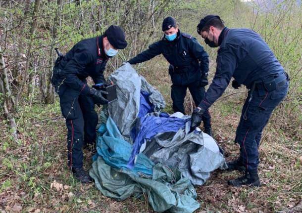 Distrutta una postazione di spaccio nei boschi della valganna