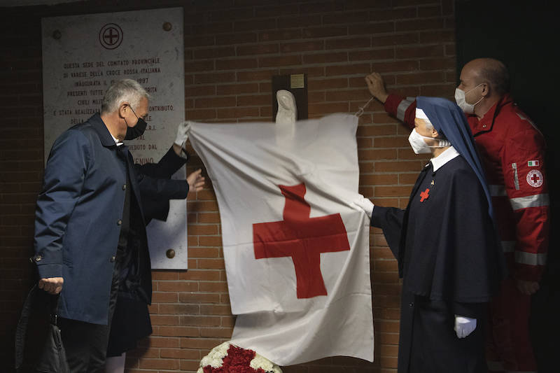 La statua della Madonna donata alla Croce Rossa di Varese