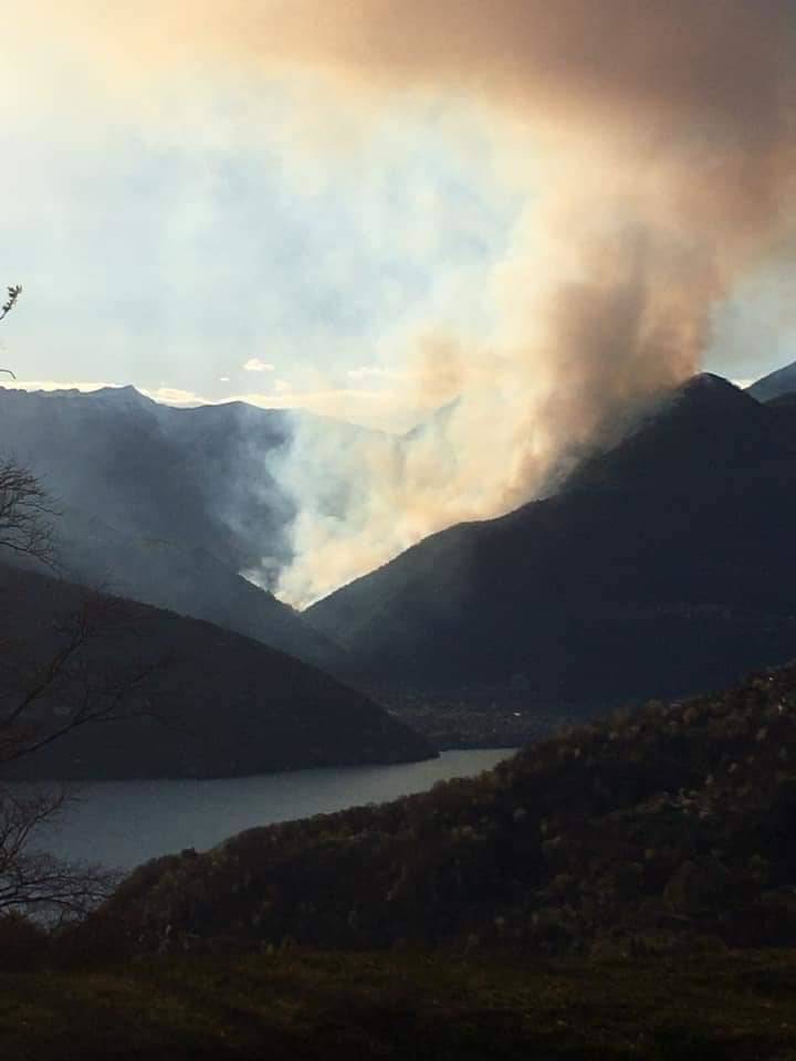 Incendio in Valle Canobbina, le impressionanti immagini del Coav Valli del Verbano