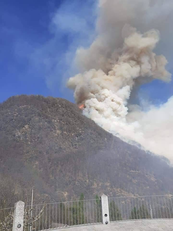 Incendio in Valle Canobbina, le impressionanti immagini del Coav Valli del Verbano