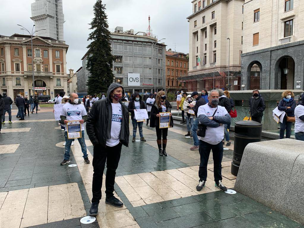 protesta ambulanti piazza varese