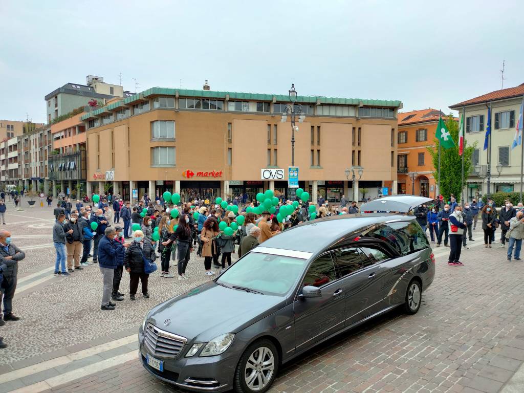 saronno funerale paolo strano