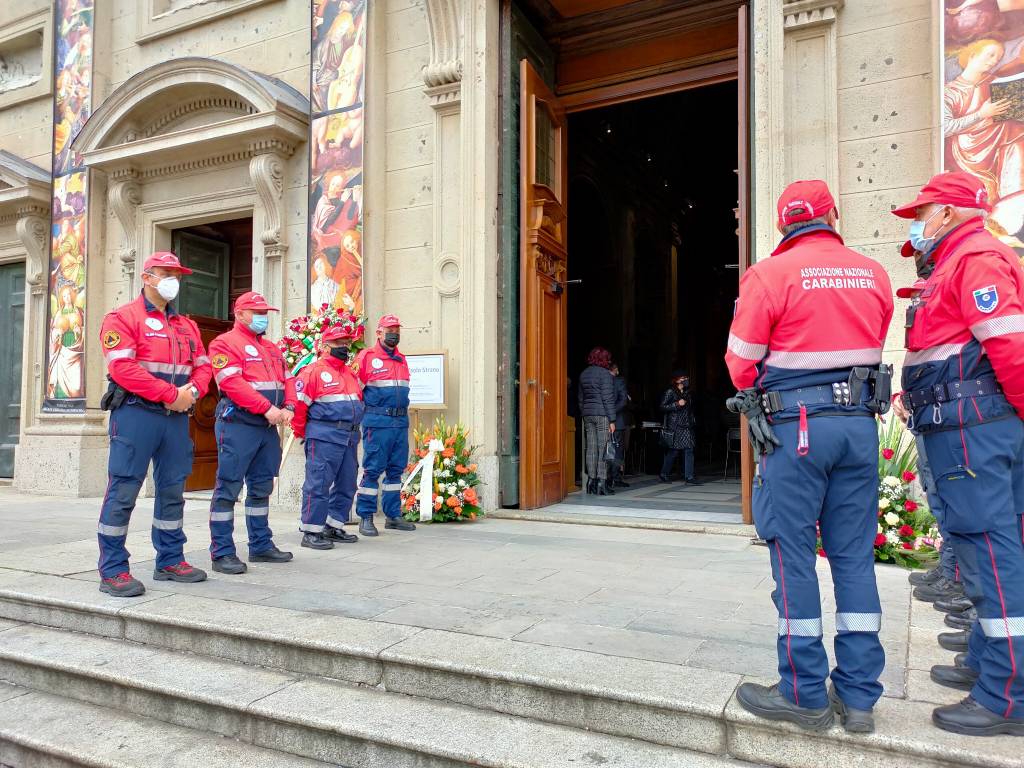 saronno funerale paolo strano