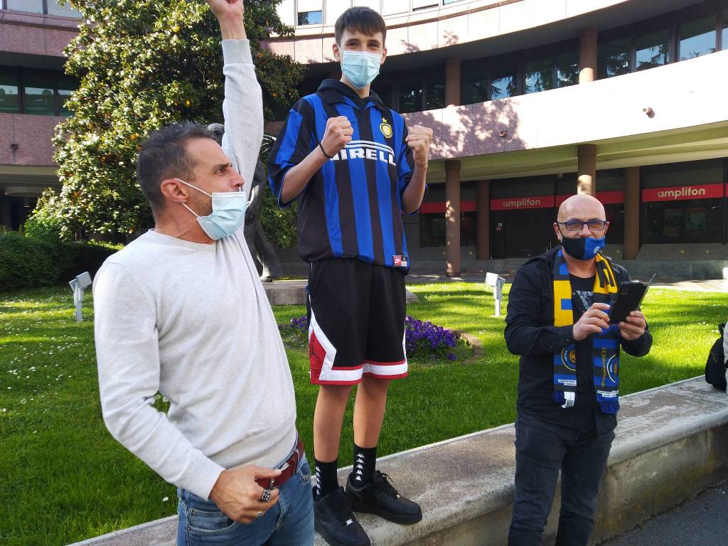 Interisti in centro a Legnano 