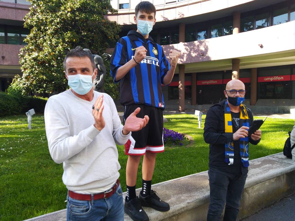 Interisti in centro a Legnano 