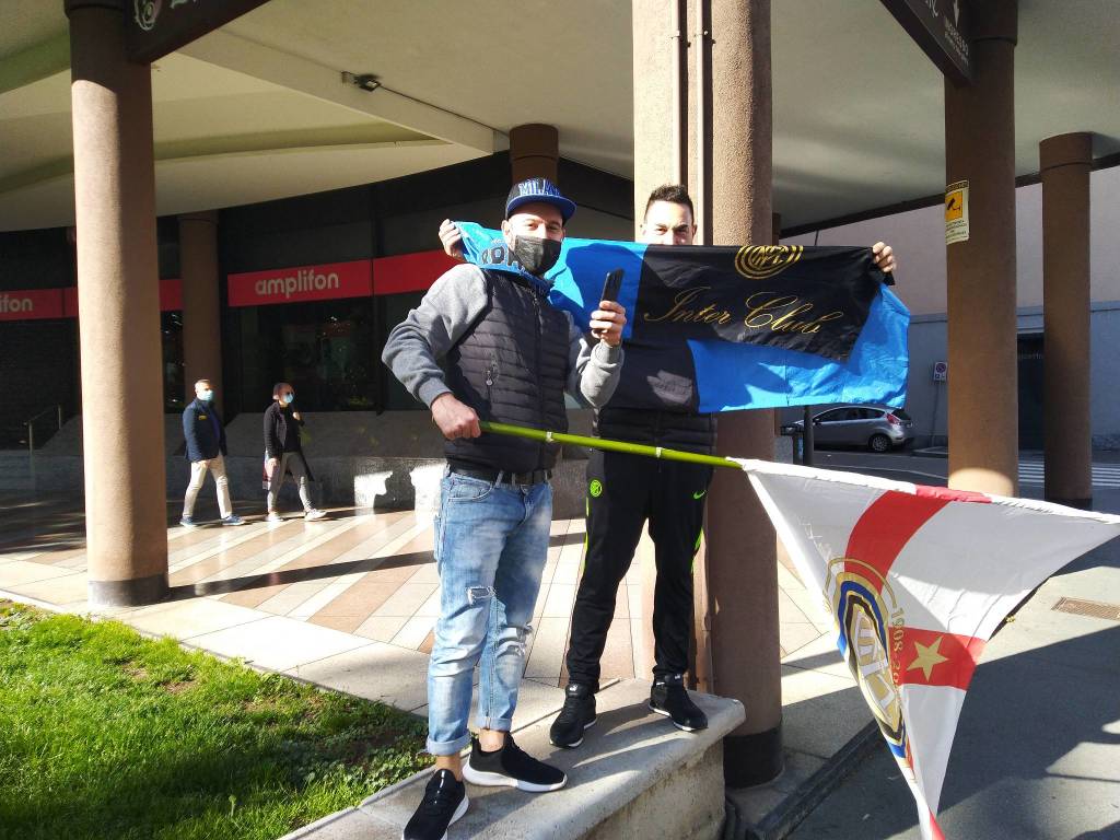 Interisti in centro a Legnano 