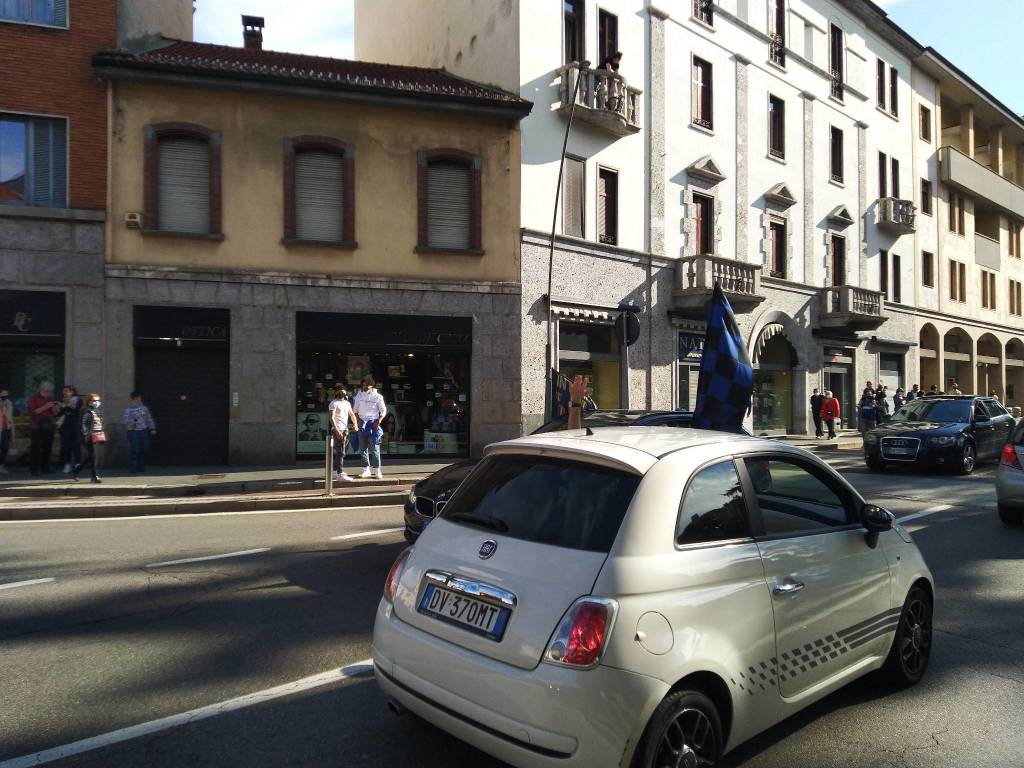 Interisti in centro a Legnano 